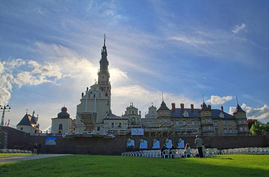 Krakow: Black Madonna Sanctuary of Czestochowa - Guided Tour - The Chapel of the Miraculous Image