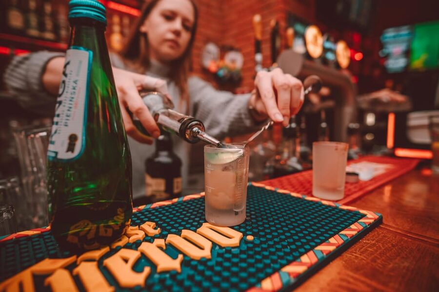Krakow: Bottomless Brunch with 3-Course Meal and Drinks - Arriving at Klub Społem Deluxe on Floriańska Street
