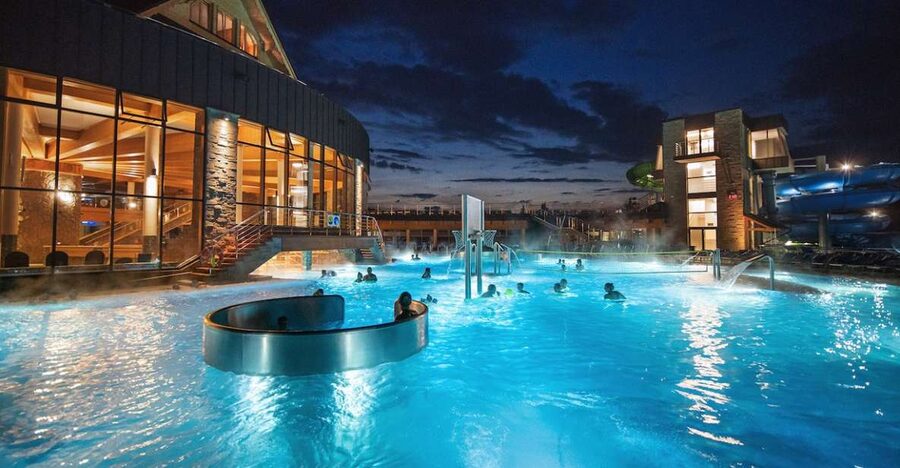 Krakow: Chocholowskie Baths with Ticket and Transportation - What the 95-minute journey adds