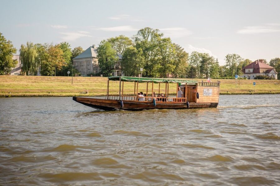 Krakow: Early Bird Vistula River Sightseeing Cruise - Father Bernatek’s Bridge and the route toward Podgórze