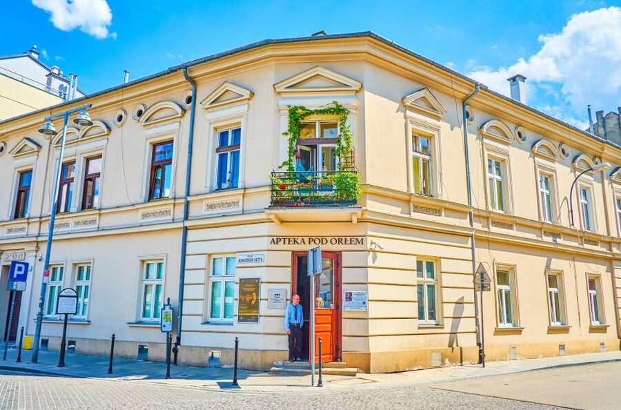 Krakow: Electric Car Sightseeing Tour - Old Town: Krakow’s essential first look