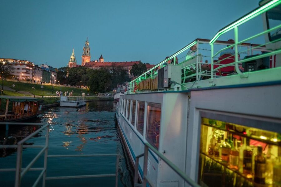 Krakow: Evening Cruise with a Glass of Wine - Kazimierz, Cricoteka, and Podgórze from the river