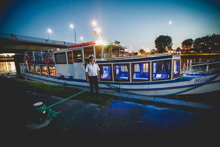 Krakow: Evening Cruise with a Glass of Wine - What the audio guide can and cannot do