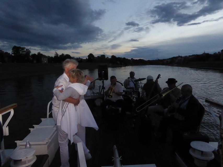 Krakow: Evening Cruise with a Glass of Wine - Price, value, and who should book