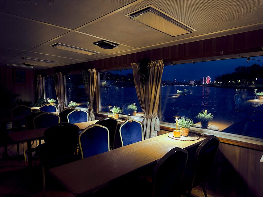 Kraków: Evening or Night River Cruise - Choosing the upper deck or the warm lower deck