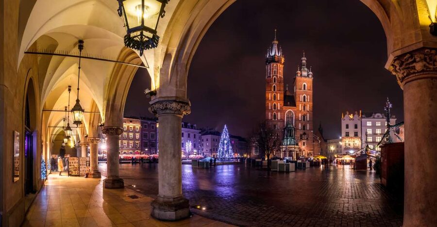 Krakow: Evening Walking Tour with Spooky Stories - Krakow after sunset, with the pleasant parts left in
