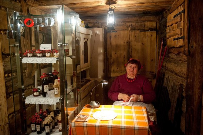 Krakow: Food Tour of 10 Tastings with Pierogi, Vodka & More - Rynek Główny and Krakow’s grand center