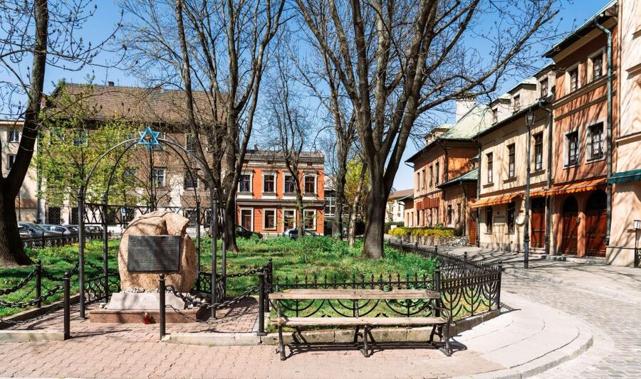 Krakow: Full Tour Regular 1.5h guided city tour by E-Cart - One electric cart, five Krakow stories