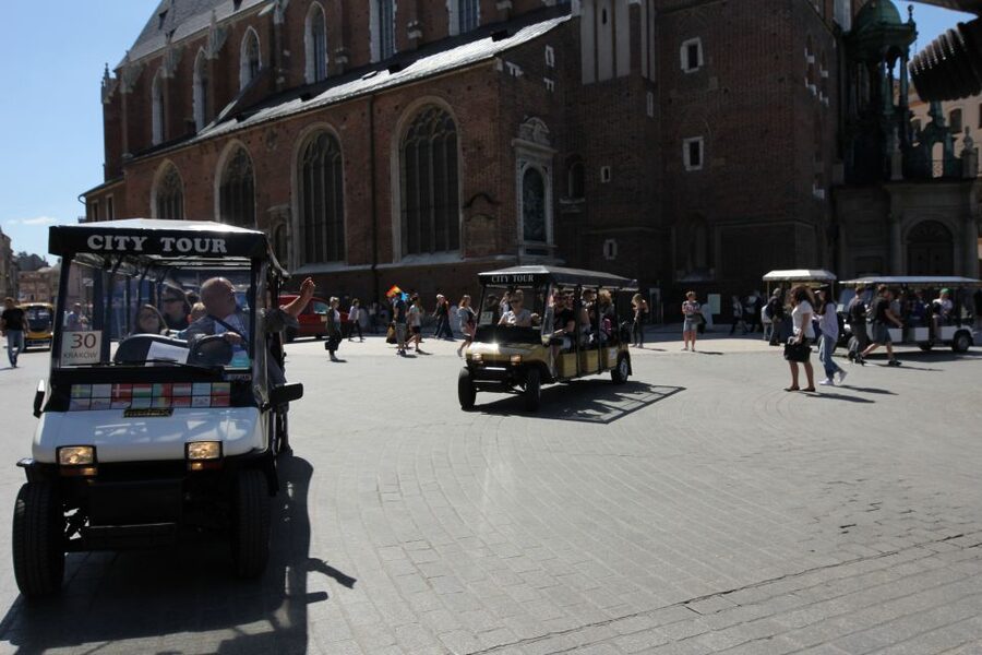 Krakow: Full Tour Regular 1.5h guided city tour by E-Cart - Schindler’s Factory and the city’s wartime memory