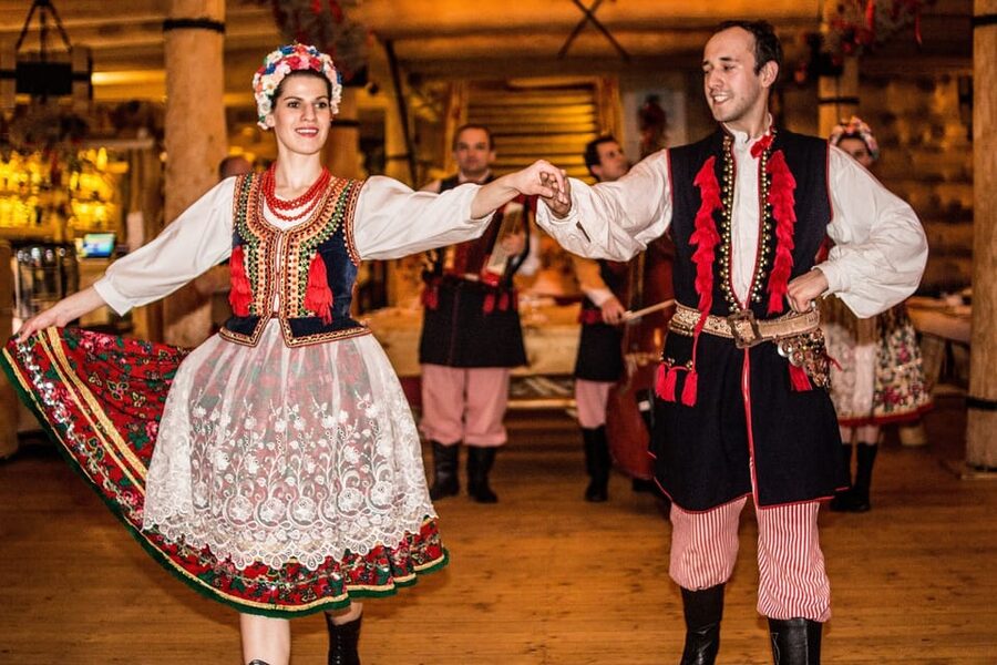 Krakow: Full Traditional Polish Dinner & Folk Show - From central Krakow to a Polish cottage near the lake