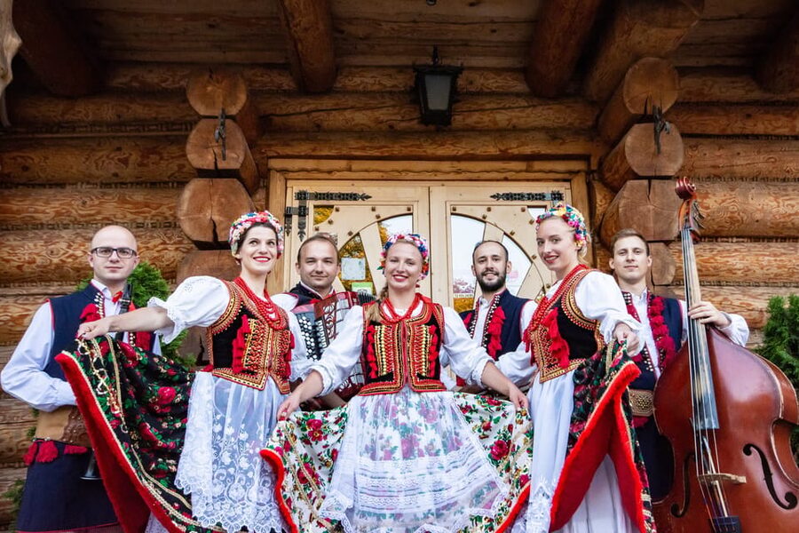 Krakow: Full Traditional Polish Dinner & Folk Show - How the three hours usually fit together
