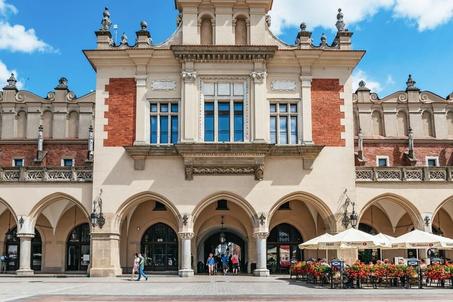 Krakow: Guided E-Scooter City Tour with Food Tastings - Why an e-scooter works so well in Krakow