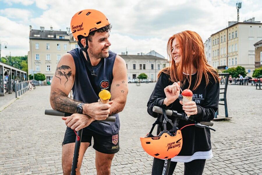 Krakow: Guided E-Scooter City Tour with Food Tastings - What the three-hour format really delivers