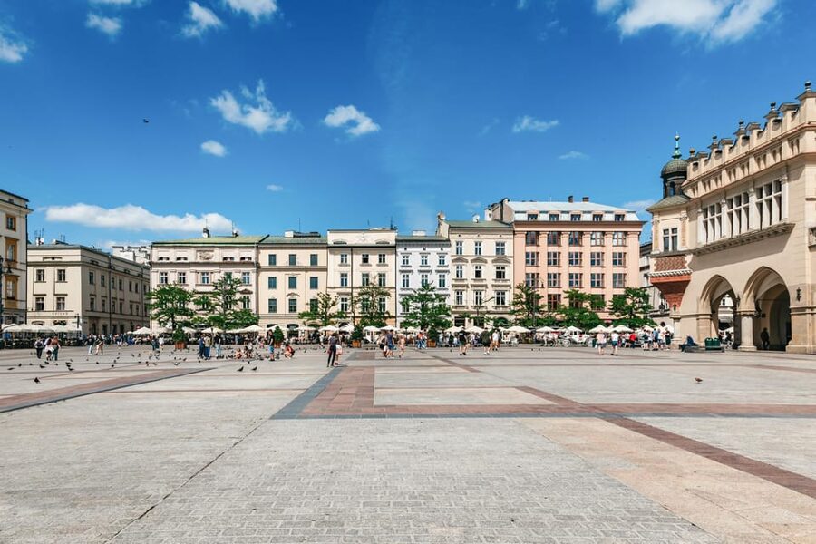 Krakow: Guided E-Scooter City Tour with Food Tastings - Food tastings that make the tour worthwhile