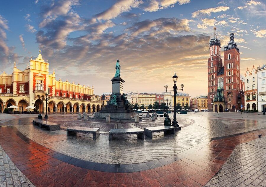 Krakow: Guided Old Town Tour - Plac Szczepański and the first steps into Old Town