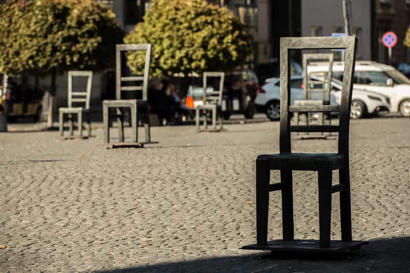 Krakow: Guided Tour of the Jewish Ghetto - The guide’s role matters here