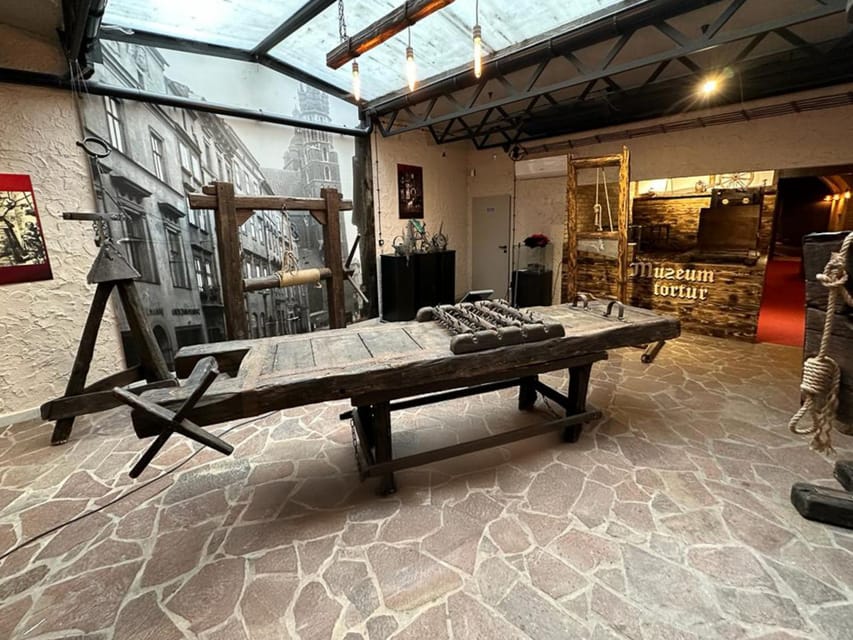 Kraków: Guided Tour of the Torture Museum - Meeting the executioner and listening to the dark humor