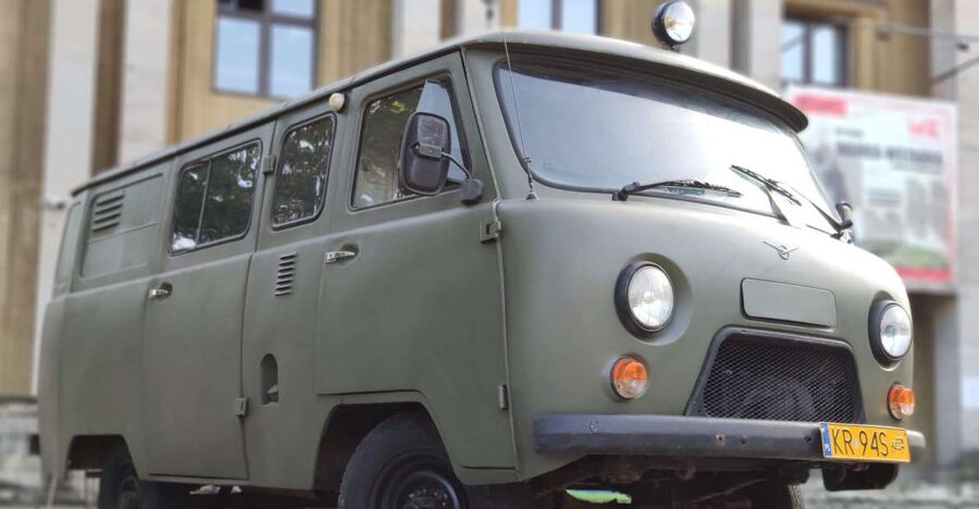 Krakow: Guided Tour to Nowa Huta on Commie Retro Van - From Krakow to the central square