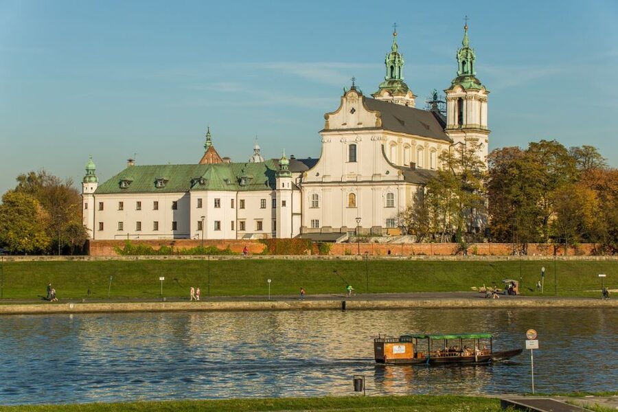 Krakow: Guided Wawel Tour, Lunch, and Vistula River Cruise - Practical details that can save you trouble