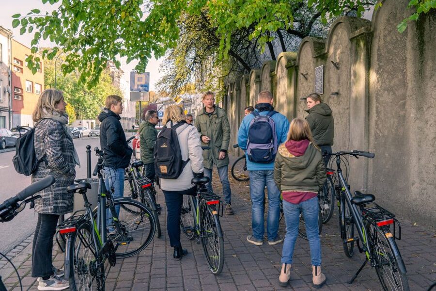 Krakow: Hidden Bike Tour - Stories of heroes, victims, and survival