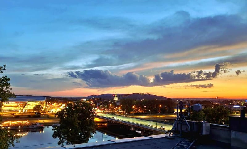 Krakow: Hidden Rooftop Bar Reservation with 1 Cocktail - Service, food, and the feel of the bar