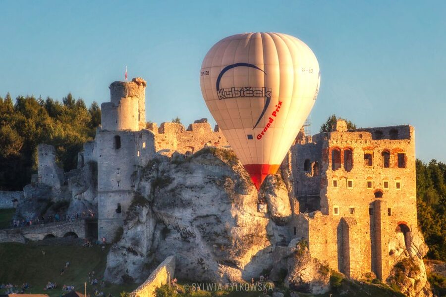 Kraków: Hot Air Balloon Flight with Champagne - Champagne, certificates, and the balloon tradition