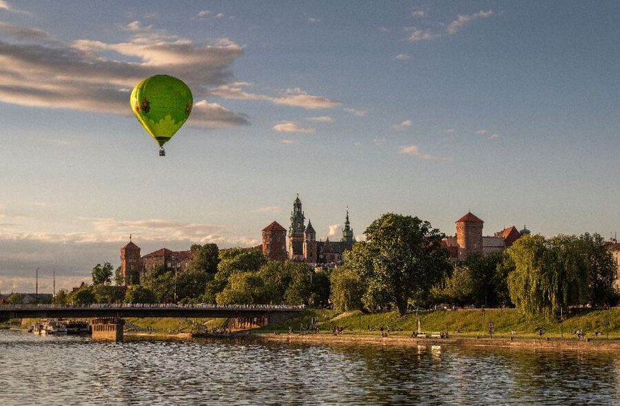 Kraków: Hot Air Balloon Flight with Champagne - What the four-hour experience really includes
