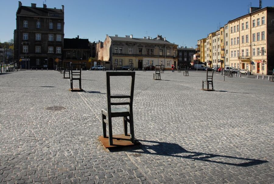 Krakow: Jewish Ghetto Guided Walking Tour - Booking details that affect your day