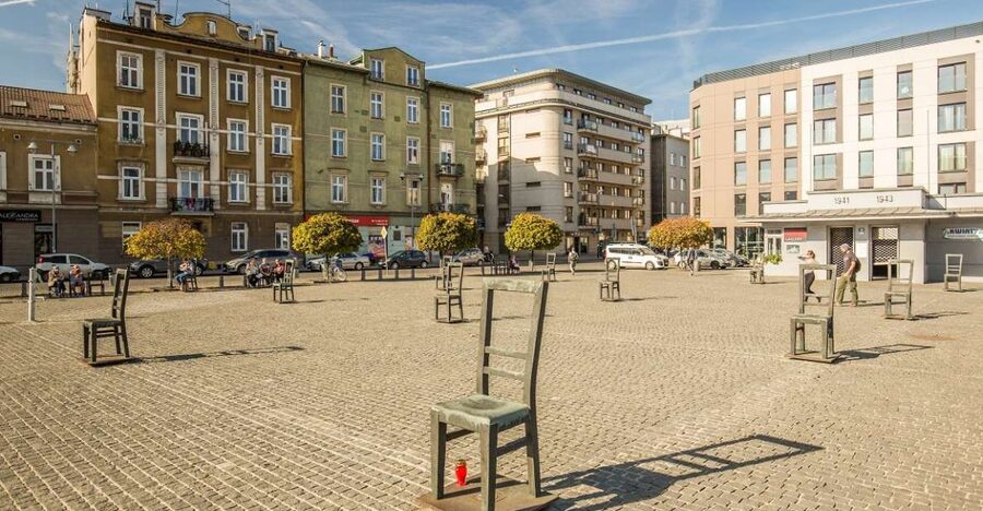 Krakow: Jewish Ghetto Walking Tour - Ghetto Heroes’ Square and the first hard lesson