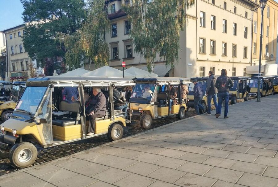 Krakow: Jewish Quarter and Ghetto Electric Golf Cart Tour - Why an electric cart works well in Kazimierz