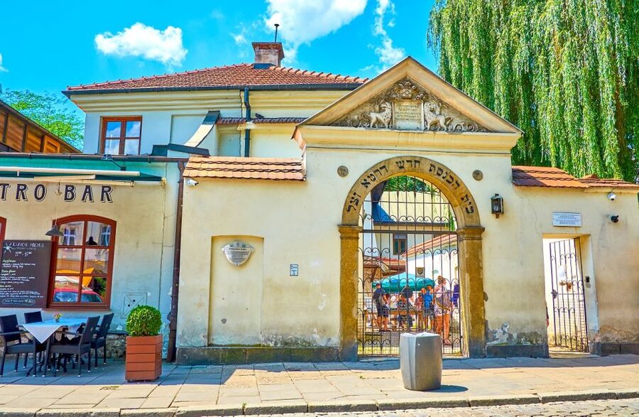 Kraków: Jewish Quarter, Auschwitz, And Salt Mine 3-Day Tour - Schindler’s Enamel Factory and Kraków during World War II