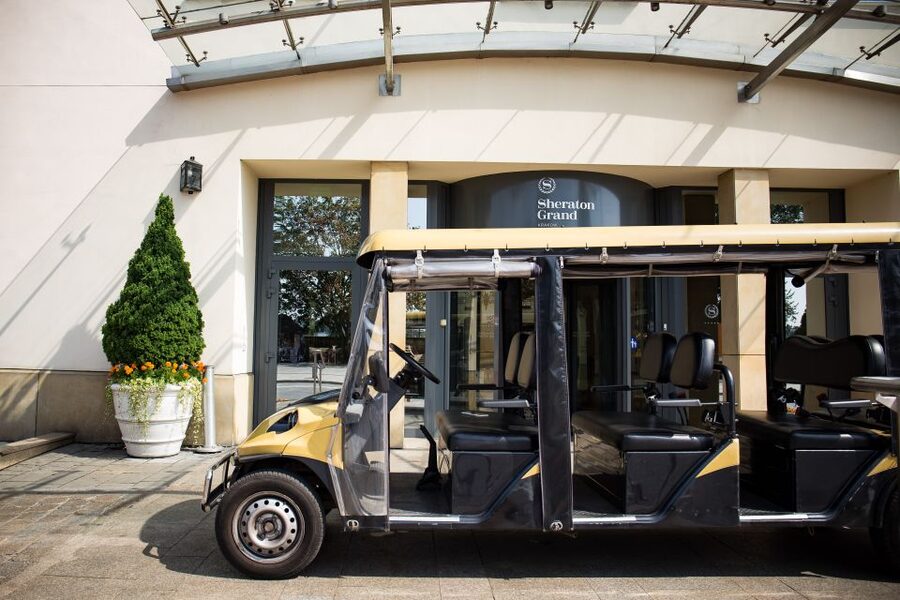 Krakow: Jewish Traces Private Electric Car Tour - Why the electric car works well here