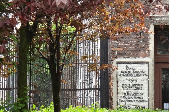 Krakow Kazimierz and Jewish Ghetto Tour with Synagogues - Remuh Synagogue and the Old Jewish Cemetery
