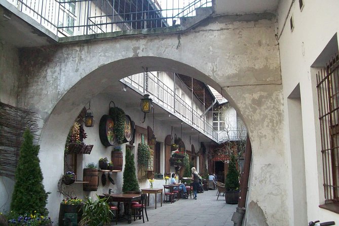 Krakow Kazimierz and Jewish Ghetto Tour with Synagogues - Guide quality and the private format