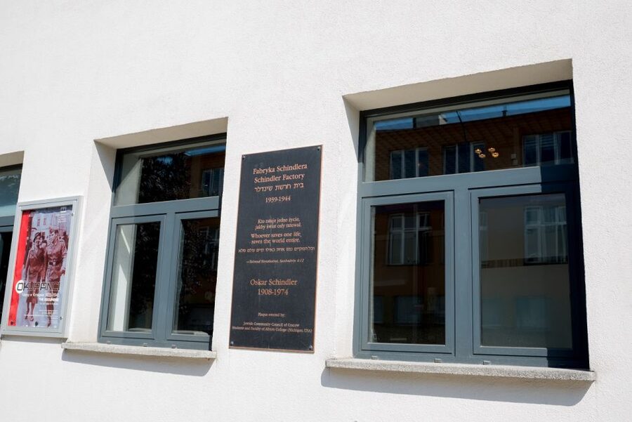 Krakow: Kazimierz by Golf Cart and Schindler's Factory Tour - Seeing Jewish Krakow from the Street