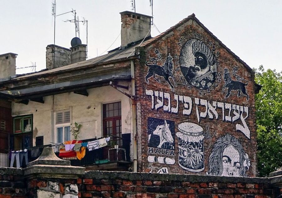 Krakow: Kazimierz District Jewish Heritage Tour - Ghetto Heroes Square and the wartime conclusion