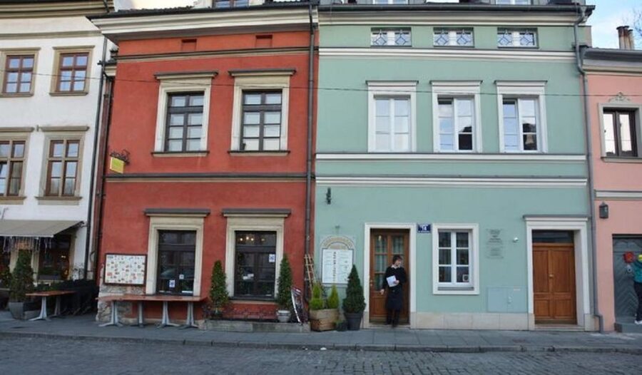 Krakow: Kazimierz Jewish District Private Guided Tour - Pace, Clothing, and Accessibility