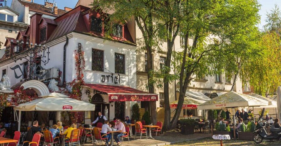 Krakow: Kazimierz Jewish Quarter Walking Tour - Remuh Synagogue and Cemetery