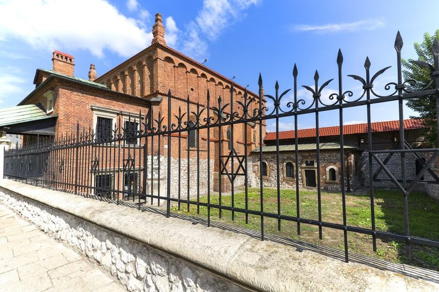 Krakow: Kazimierz Jewish Quarter Walking Tour - Kupa Synagogue and the poorer side of the community