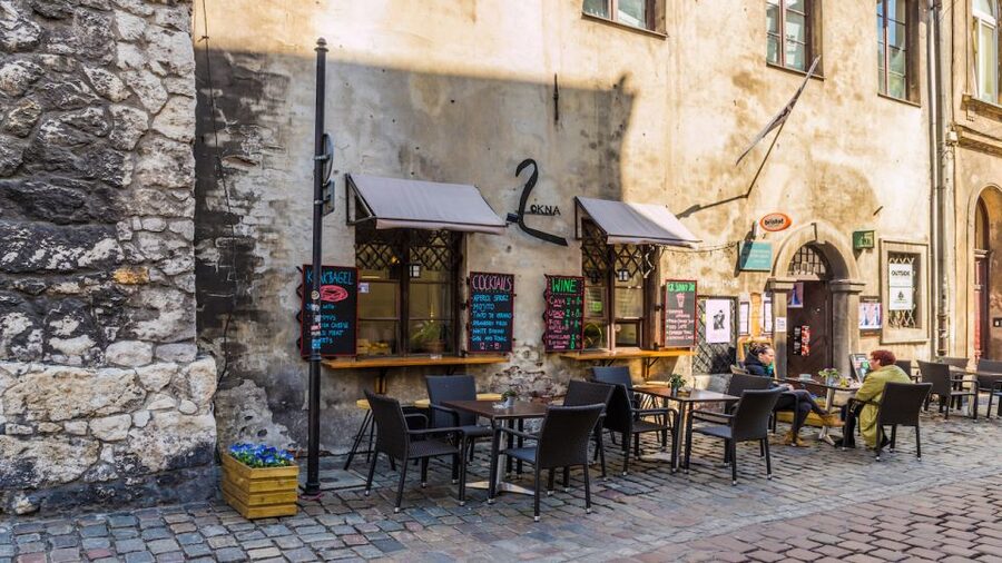 Krakow: Kazimierz Jewish Quarter Walking Tour - The guides are the real strength