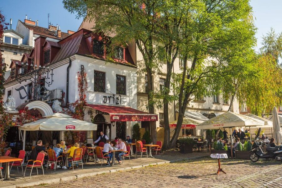 Krakow: Kazimierz Jewish Quarter Walking Tour - The Old Synagogue and the shape of Jewish life