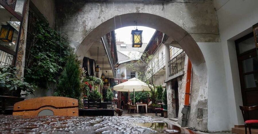 Krakow: Kazimierz, Schindler's Factory & Ghetto with Guide - Key points at a glance