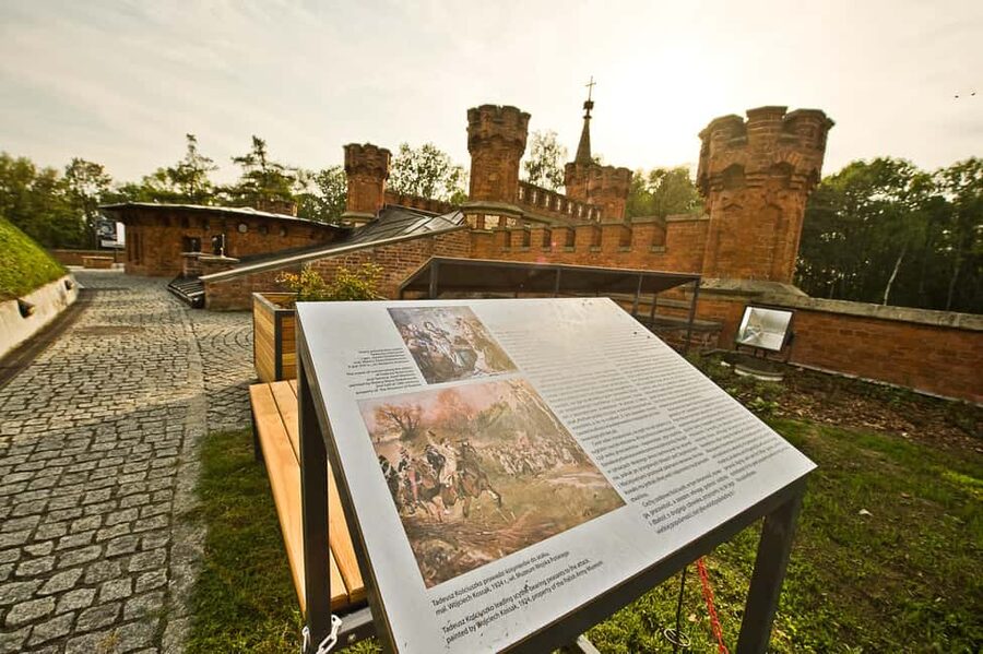 Krakow: Kościuszko Mound Ticket – History & Views! - Kościuszko Fort 2 and the old Krakow Fortress