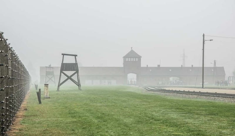 Krakow: Last Minute Auschwitz-Birkenau Guided Tour - The short transfer to Auschwitz II-Birkenau