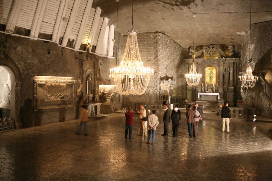 Krakow: Lazy Catamaran River Cruise and Salt Mine Group Tour - A Vistula cruise with Wawel in the frame