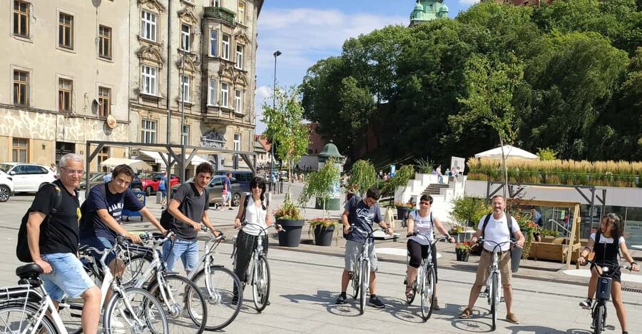 Krakow: Multilingual Tour On Electric Bikes - Kazimierz by electric bike