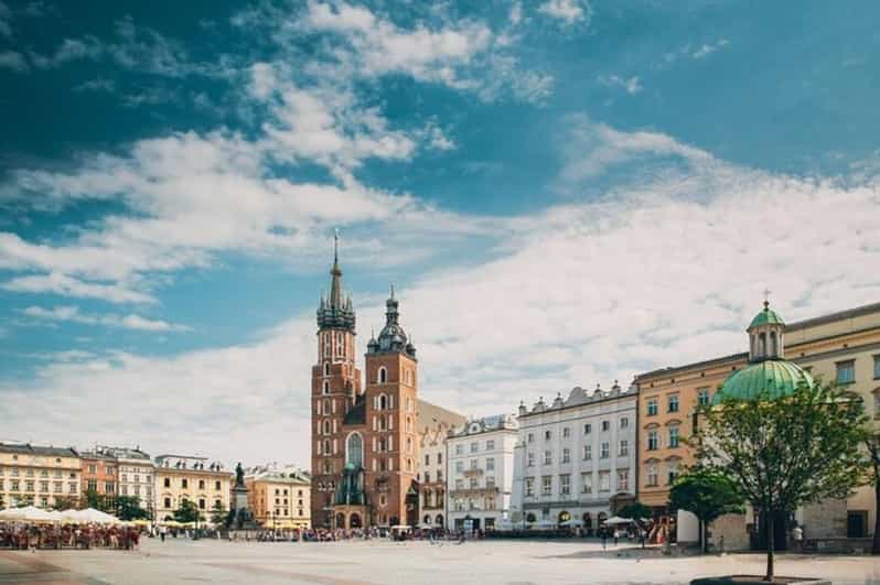 Krakow : Must-See Walking Tour With A Guide - Starting on Grodzka Street at 21