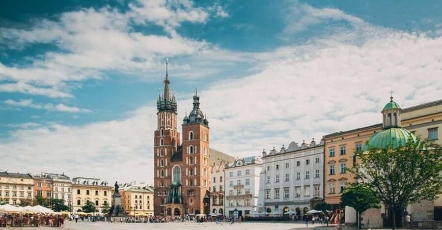 Krakow : Must-See Walking Tour With A Guide - Main Market Square and the feel of old Krakow