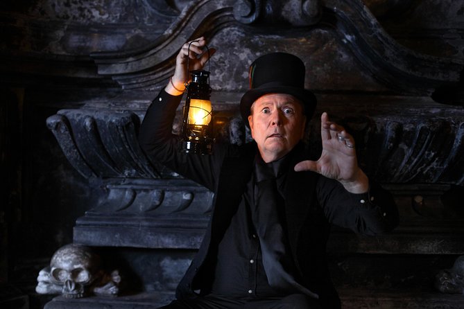 Krakow Night Tour: Ghosts, Vampires and Legends of the Old Town - The haunted Wielopolski Palace