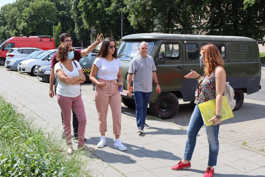 Krakow: Nowa Huta Guided Tour in Vintage Car - How the itinerary works from pickup to drop-off